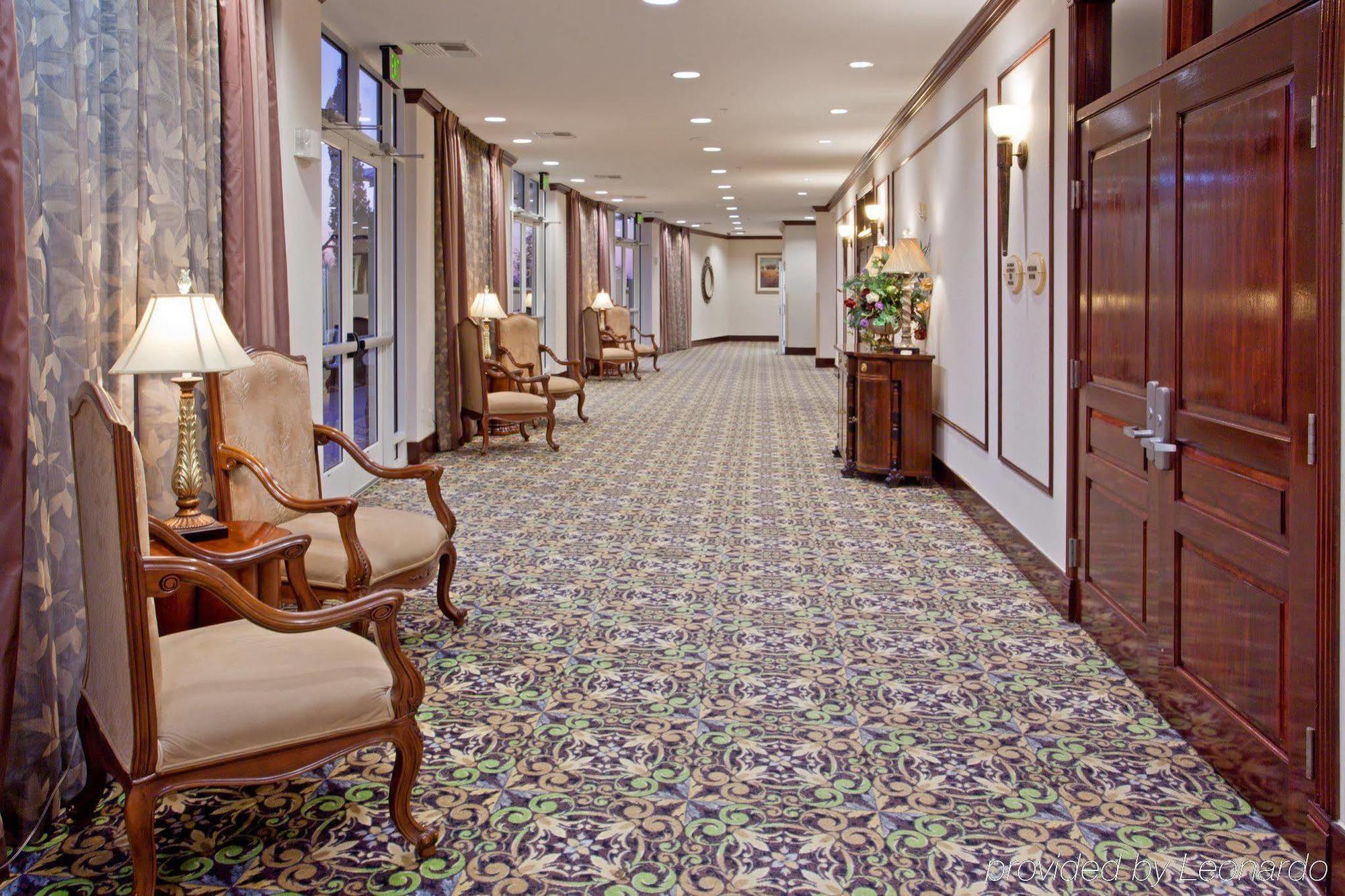 Holiday Inn & Suites College Station-Aggieland By Ihg Exterior photo